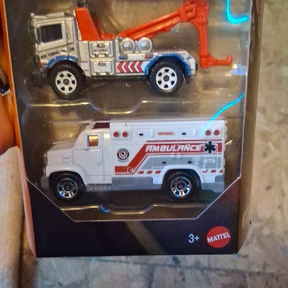 Matchbox 5-Pack Rescue & Service Vehicles - Picture 9 of 9
